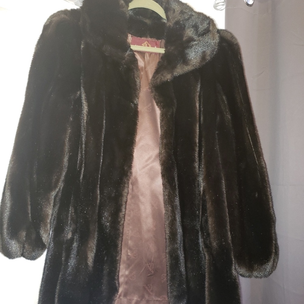 Faux fur coat. Vintage. Black.